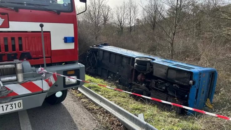 Potenza, bus con 40 studenti va fuoristrada: "Sono tutti salvi, è un miracolo" 3