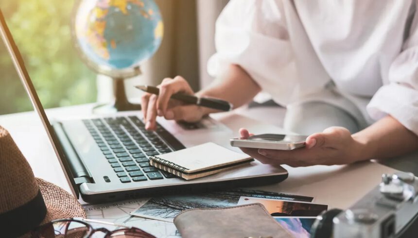 Come prenotare le vacanze con AI e risparmiare? Ecco i migliori siti e app per farlo 1