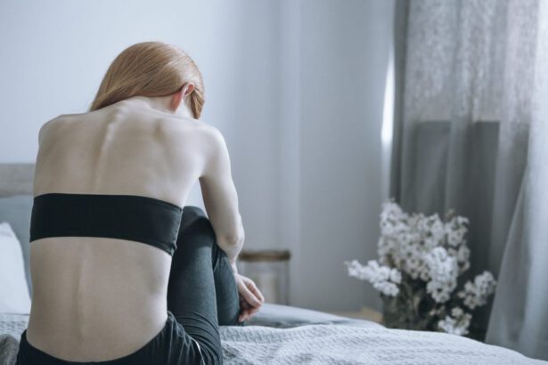 “Mangia nuda davanti allo specchio”, dentro le regole folli dei gruppi pro-anoressia 15