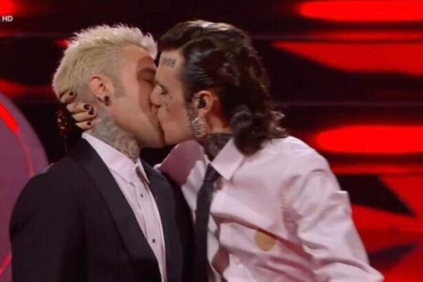 L'esposto di Pro Vita & Famiglia contro Fedez e Rosa Chemical: "È lo scempio del pudore collettivo" 10