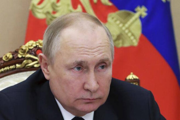 Putin operato per cancro, pronti 2 sosia per sostituirlo: la bomba dell'Intelligence Usa 6