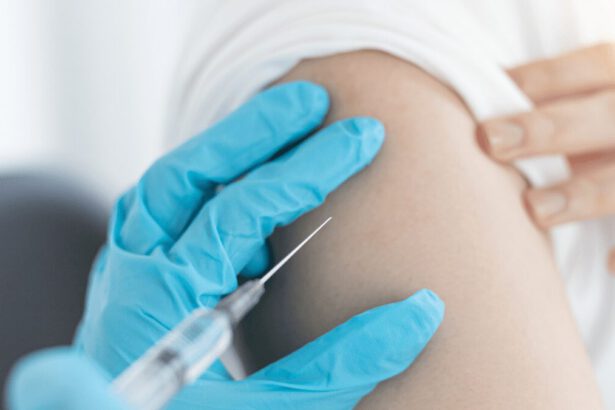 Covid, quarta dose di vaccino: cos’è, chi può farla e da cosa protegge 6