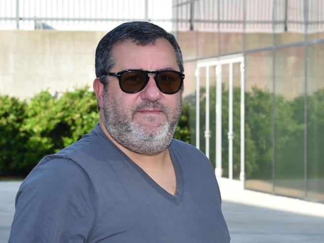 Mino Raiola grave, smentita la notizia della morte: "Non si specula sulla vita di un uomo" 3 Morto Mino Raiola: la scalata verso il successo