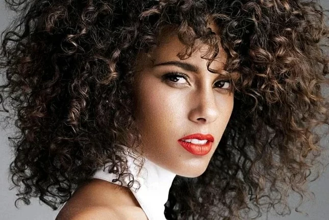 Tagli capelli 2023: tendenze e colori 8 Tagli capelli 2023: tendenze e colori 7