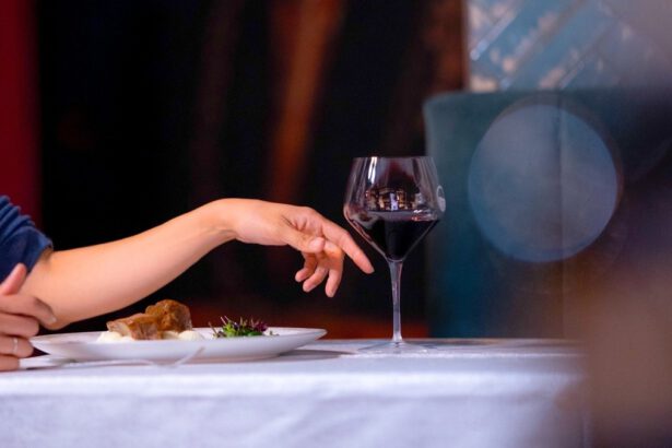 A Verona c’è un ristorante tech-free: il vino è gratis se non usi il telefono 5