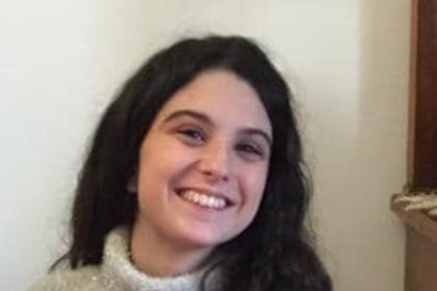 Ritrovata Teresa, la 19enne lasciata fuori scuola dalla madre: "Sta bene" 17