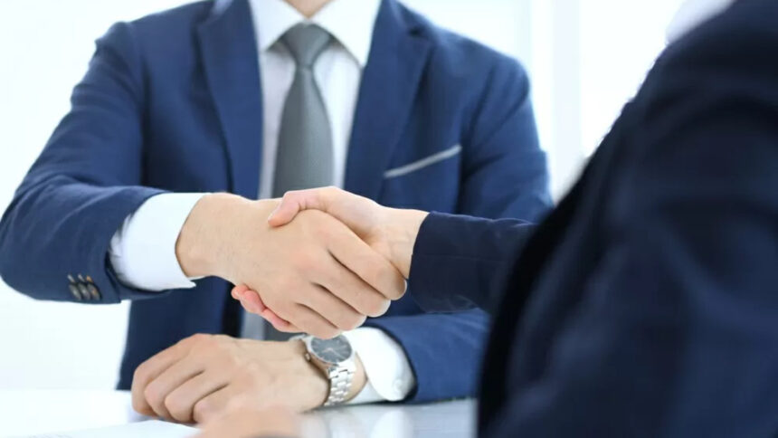 La rivoluzione di Luxottica: "Assumiamo 1.500 dipendenti per 4 giorni di lavoro a settimana" 1