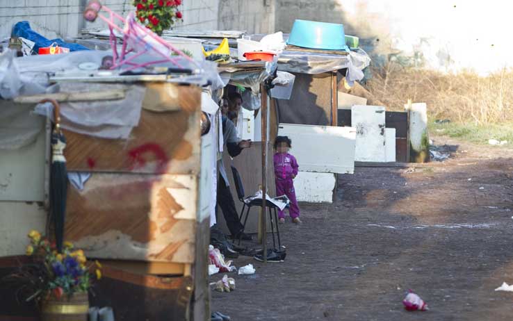 Bonus rom: 10mila euro a famiglia per trovare casa e lasciare i campi 3 Bonus rom per migliorare la sicurezza dei quartieri e assecondare le richieste dell'Ue