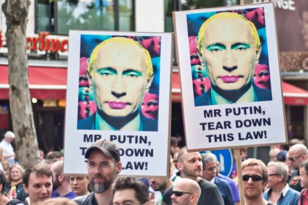 Russia contro l’omosessualità: chi pronuncerà la parola “gay” sarà multato 14