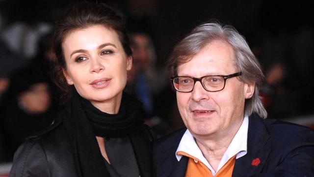 Vittorio Sgarbi compie 70 anni: la famiglia, gli amori, i figli e la fama 3 Vittorio Sgarbi è legato sentimentalmente all'attrice e modella Sabrina Colle