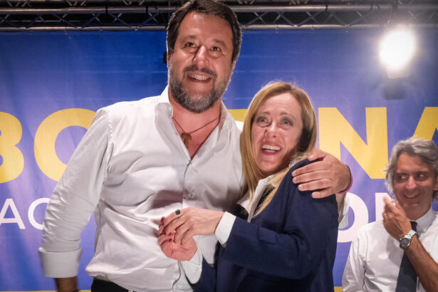 Salvini e Meloni a Verona, è di nuovo amore: "Non finirà come Giulietta e Romeo" 6