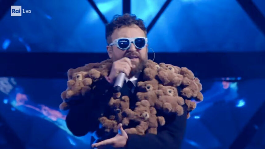 Dargen D'Amico a Sanremo: "Se la guerra è dei bambini, la colpa è di tutti quanti" 1