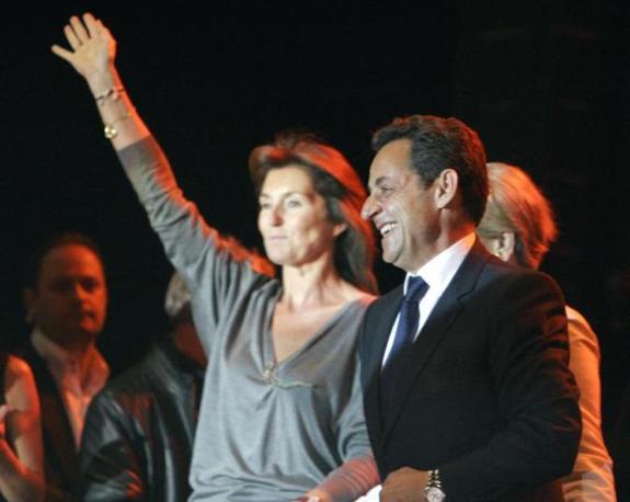 Perché l'ex presidente francese Sarkozy è stato condannato a 3 anni di carcere? 3