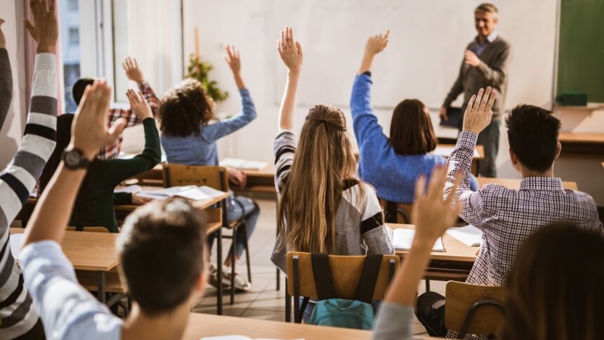 Scuola, al via il concorso per i docenti: quali sono i requisiti e come si svolgeranno le prove? 2 Scuola, al via il concorso per i docenti: quali sono i requisiti e come si svolgeranno le prove? 1