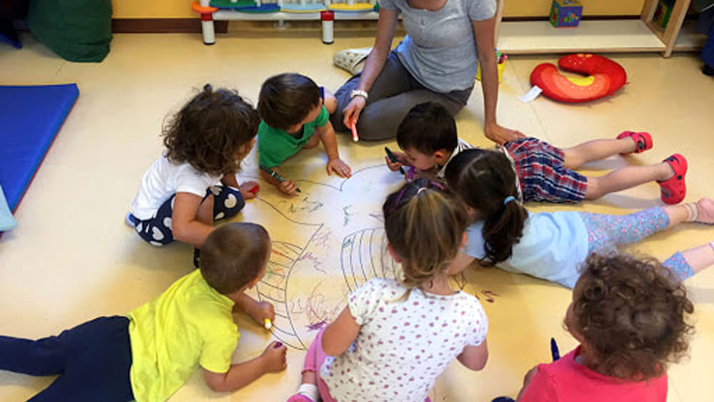 Scuola, addio alle differenze e più inclusività: due istituti del Salento adotteranno il grembiule verde 3