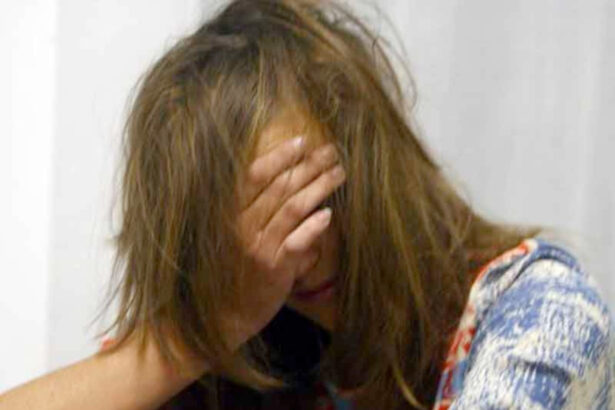 Segrega in casa la figlia perché si chiama come la suocera: 21enne salvata dalla sorella 34