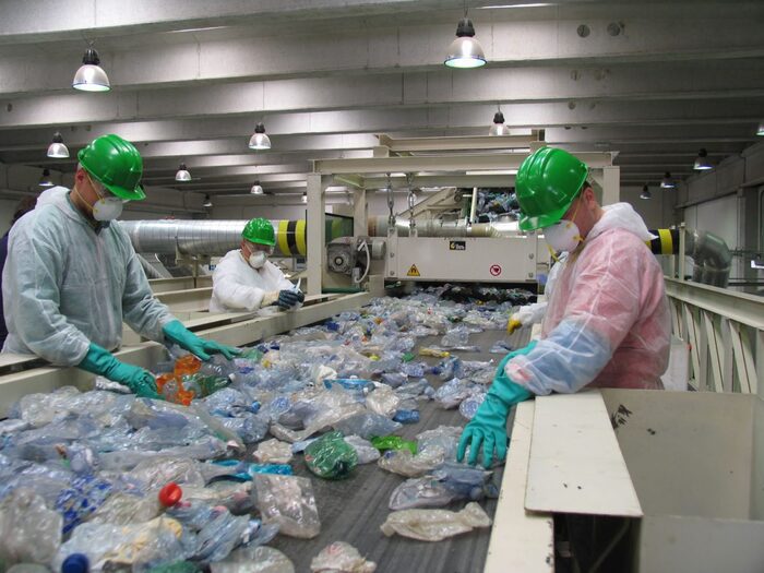 Guida al riciclaggio della plastica: tutto ciò che devi sapere 8 Guida al riciclaggio della plastica: tutto ciò che devi sapere 7