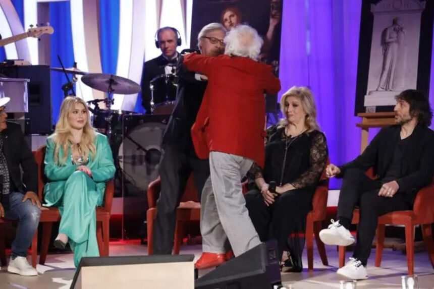 Rissa tra Sgarbi e Mughini al Maurizio Costanzo Show: "Voleva picchiarmi, sono caduto" 1