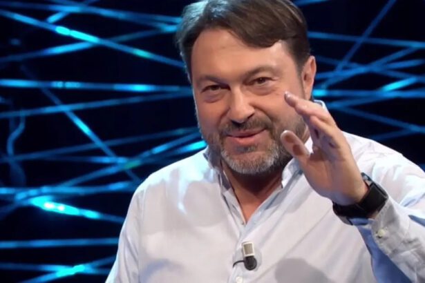 Sigfrido Ranucci rimane a Report: "Ci sono anche la prossima stagione, la Rai è casa mia" 7