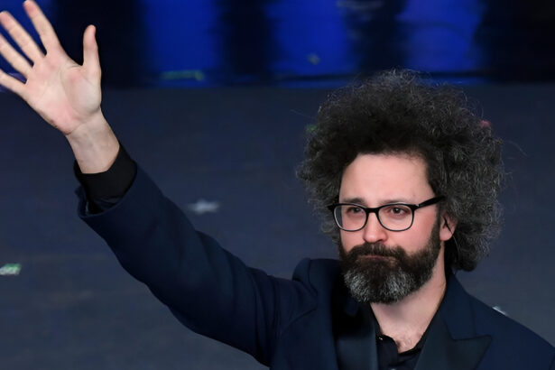 Sanremo 2025, Cristicchi e la canzone alla mamma: qual è il significato 8