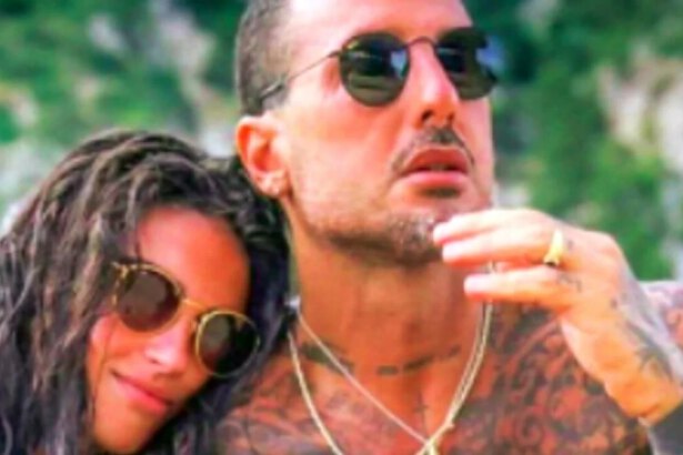 Fabrizio Corona sposa la 22enne Sara Barbieri: "Vorrei un figlio, lei non è una bambina" 9
