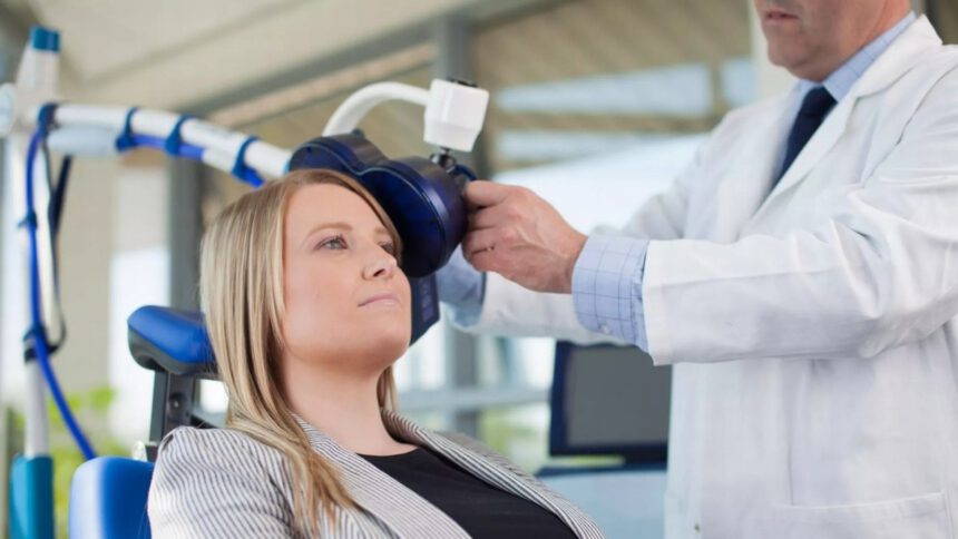 Come funziona la stimolazione magnetica transcranica per curare l'ansia e i traumi 1
