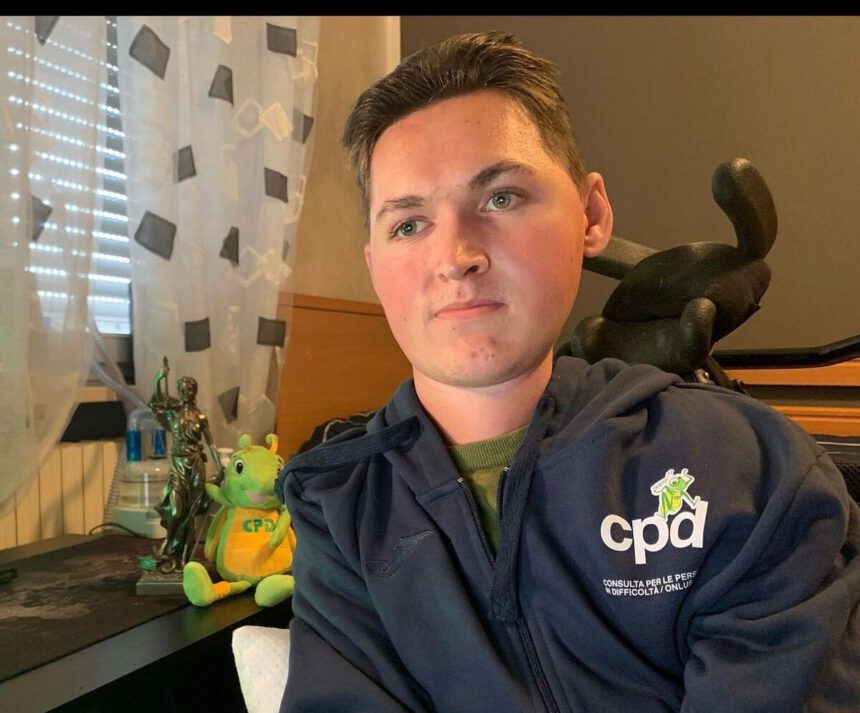 Emanuel Cosmin Stoica contro Poste Italiane: "C'è un gradino, come entrano i disabili?" 1