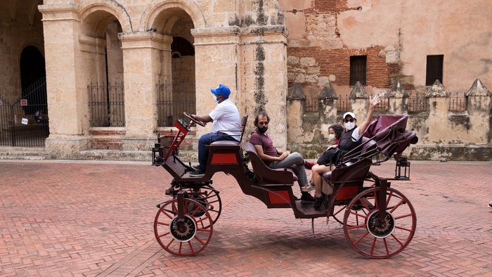 Stop alle botticelle, approvato il provvedimento che vieta il traino delle carrozze 4 Stop alle botticelle, approvato il provvedimento che vieta il traino delle carrozze 3