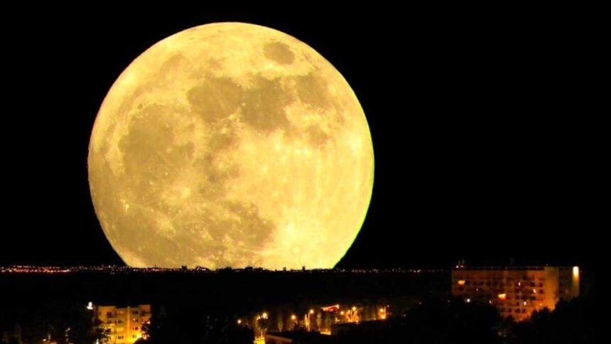 Superluna, stasera lo spettacolo più bello del 2022: come vederla e 3 cose che non sai 1