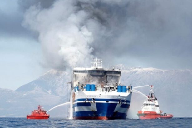 Svezia: incendio su un traghetto con a bordo 300 persone 9