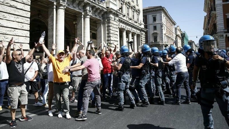 Proteste dei tassisti a Roma e Torino: cosa chiedono al Governo? 4 tassisti_proteste