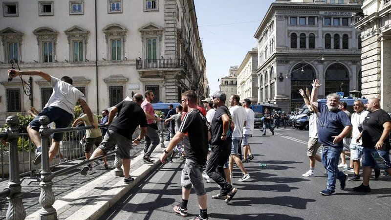 Proteste dei tassisti a Roma e Torino: cosa chiedono al Governo? 3 tassisti_proteste_