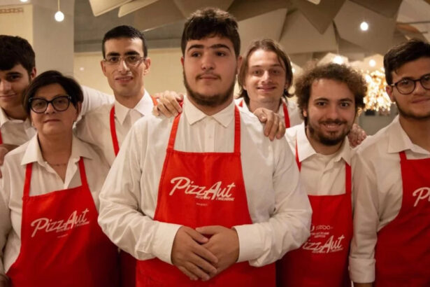 PizzAut adotta un 13enne siciliano in difficoltà: "È giusto vada a scuola, gliela paghiamo noi" 17