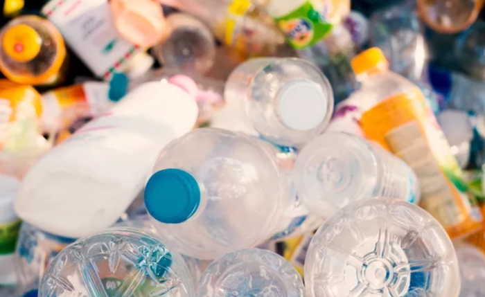 Guida al riciclaggio della plastica: tutto ciò che devi sapere 4 Guida al riciclaggio della plastica: tutto ciò che devi sapere 3