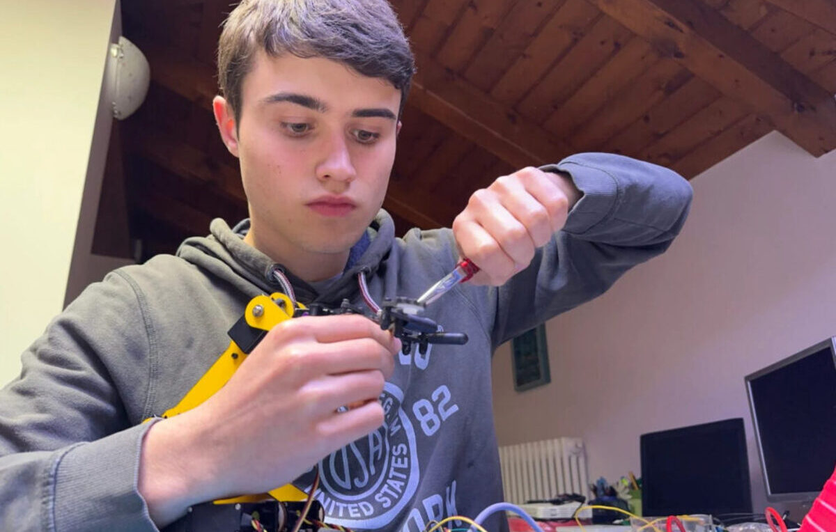 Chi è Tommaso Caligari, il 17enne che ha creato il Parkinson Detector con l'AI 17