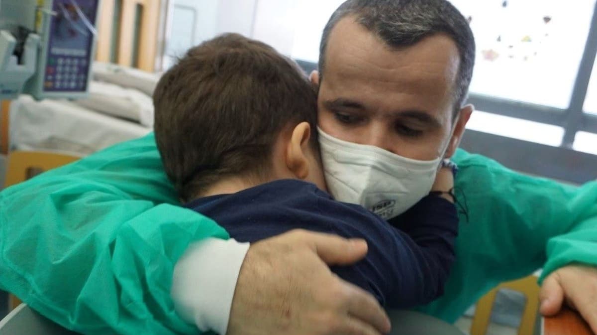 Papà dona polmone al figlio di 5 anni: “Adesso mio figlio potrà giocare e andare all'asilo” 15