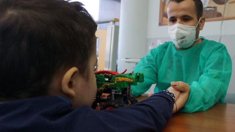 Papà dona polmone al figlio di 5 anni: “Adesso mio figlio potrà giocare e andare all'asilo” 3 trapianto_polmone_