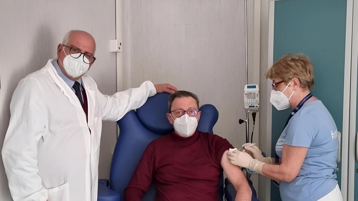 Il primo vaccino a mrna contro il cancro è stato somministrato a Napoli 15
