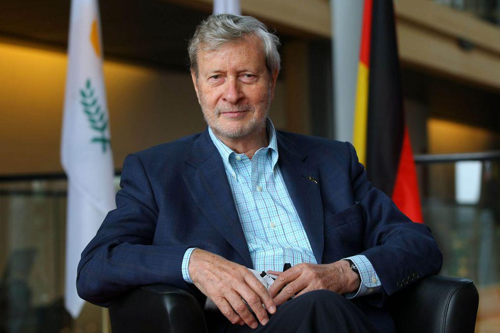 Che cos'è "Il Pensiero Debole" di Gianni Vattimo? 3 L'ultimo saluto a Gianni Vattimo. Cos'è Il pensiero debole?