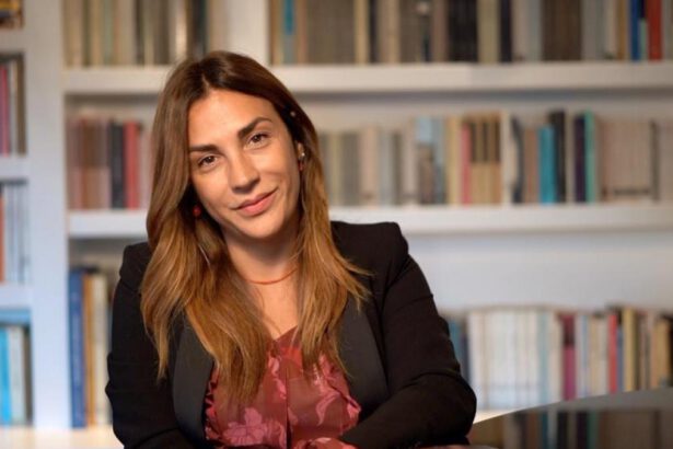 Maturità 2023, Viola Ardone agli studenti: "Datevi la possibilità di sbagliare" 19