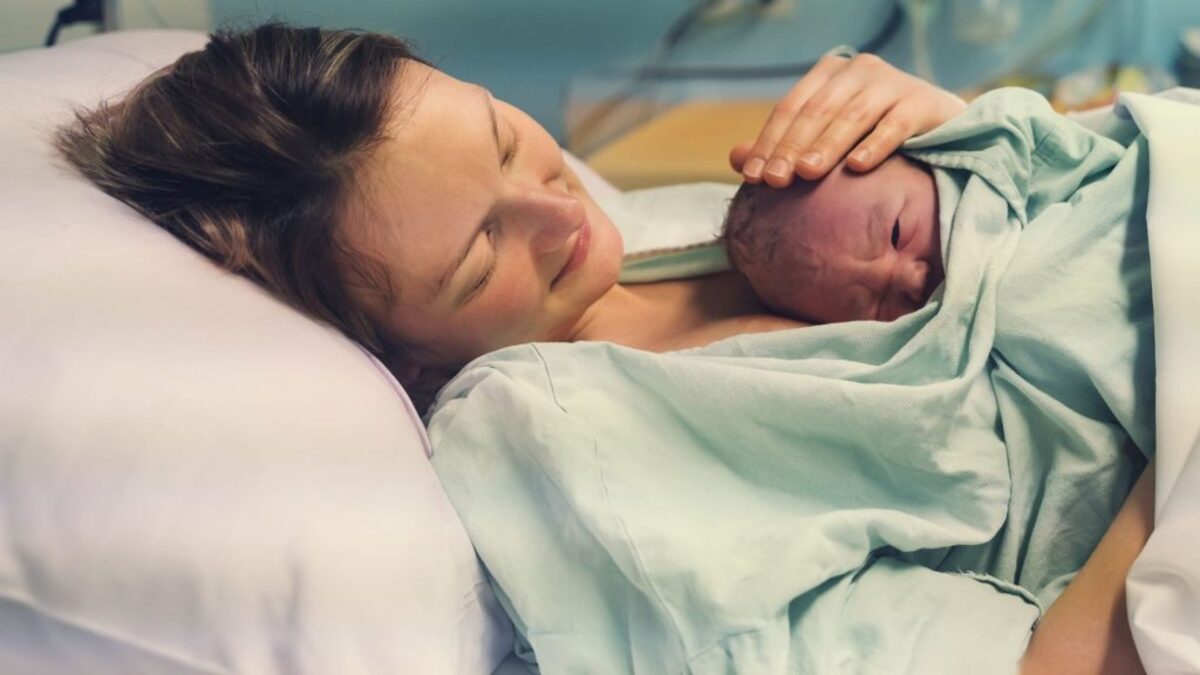 Violenza ostetrica, il me too raccoglie 100 mila firme: "Essere madri non significa dover soffrire per forza” 1