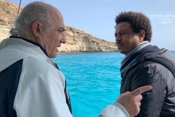Vito Fiorino salvò 47 persone da morte certa a Lampedusa: "Ancora oggi mi chiamano papà" 13