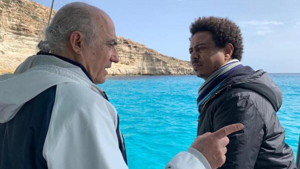 Vito Fiorino salvò 47 persone da morte certa a Lampedusa: "Ancora oggi mi chiamano papà" 17