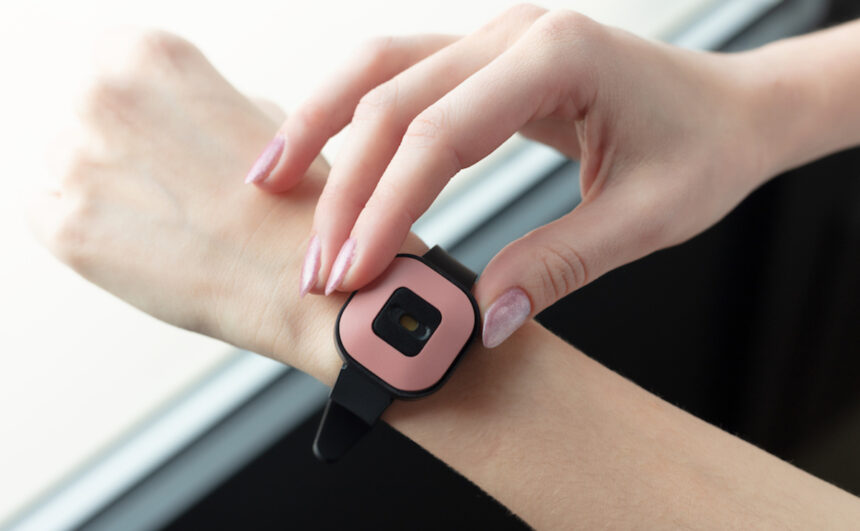 Bracciale antiviolenza, cos'è e come funziona: "Salvate almeno 200 donne, è boom di vendite" 1