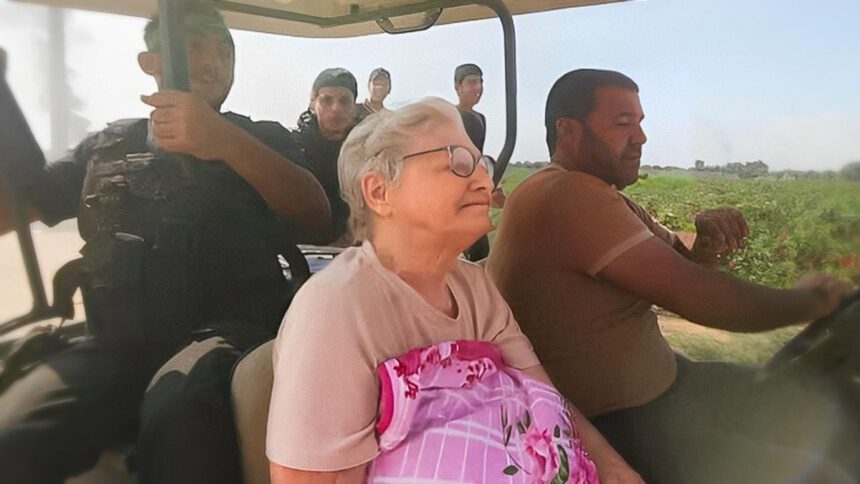 Yaffa Adar, la nonna 85enne rapita e mostrata come trofeo: "Sorride, ha una forza indistruttibile" 1