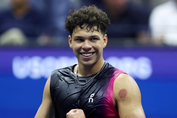 Chi è Ben  Shelton: l’americano che sfiderà Sinner nei quarti di finale a Parigi 14