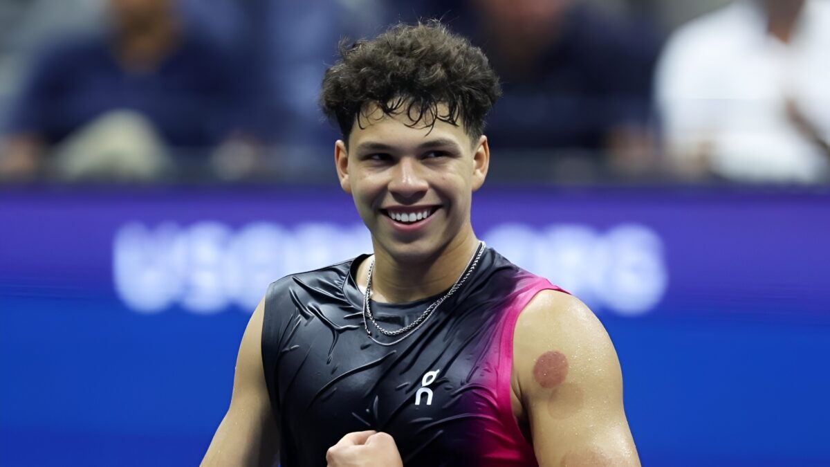 Chi è Ben  Shelton: l’americano che sfiderà Sinner nei quarti di finale a Parigi 15