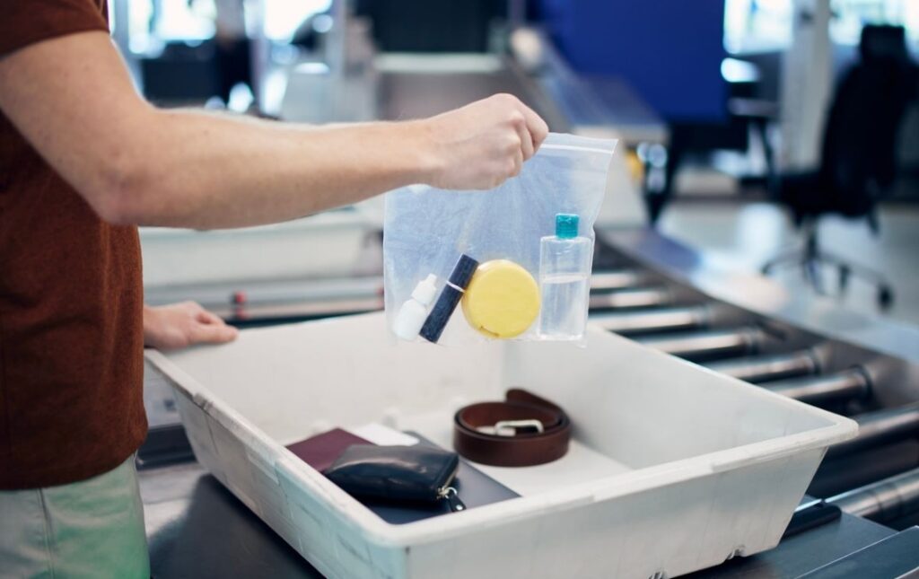 Controllo liquidi in aeroporto.