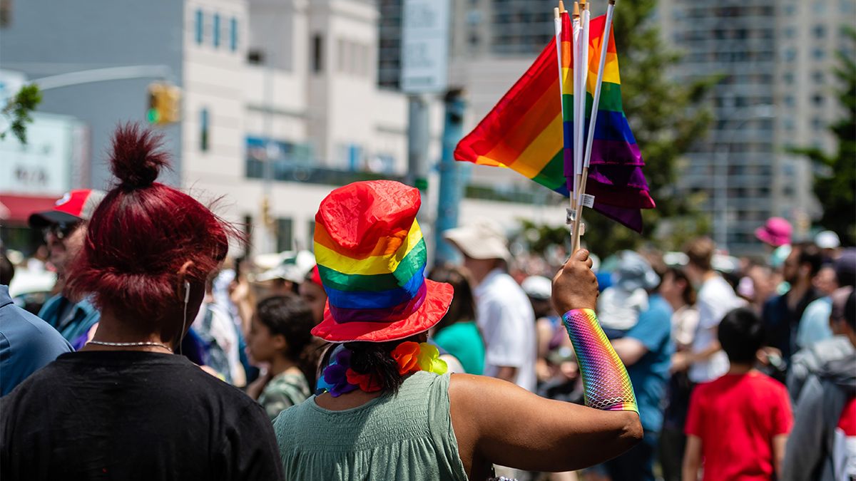 Cosa vuol dire l’acronimo LGBTQIAPK+ e perché abbiamo ancora bisogno di parlarne 1