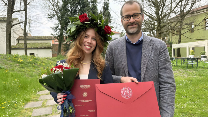 Perde la memoria dopo un'encefalite, poi reimpara a leggere e a scrivere e si laurea 1